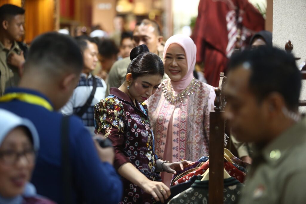 Jelang Swarna Songket Nusantara, Selvi Gibran Borong Produk UMKM Sumsel di Kriya Sriwijaya