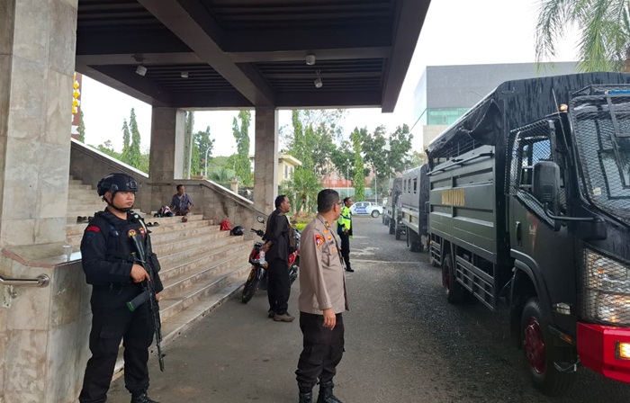 Patroli Skala Besar Polda Sumsel dan TNI: Amankan Objek Vital, Polisi Bersenjata Lengkap Berjaga