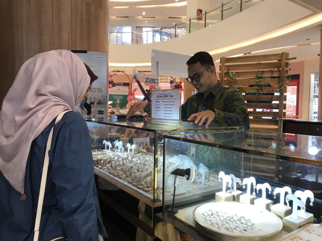 Harga Emas Cetak Rekor, Per Suku Tembus Rp18 Juta
