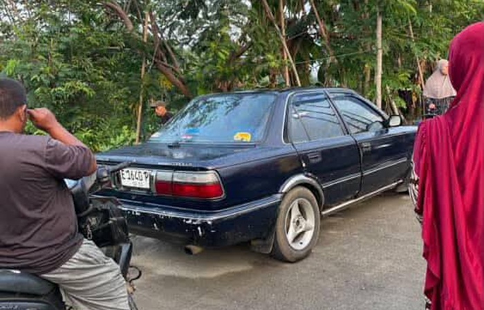 H Sahroni Sekeluarga Tewas Terkubur di Rumah, Mobil Corolla Milik Korban Ditemukan di Pinggir Jalan Desa