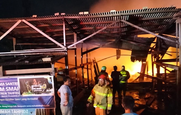 Korsleting Listrik, Depot Kayu di Banyuasin Ludes Terbakar
