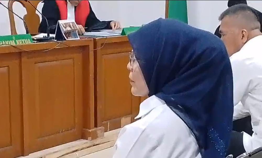 Sidang Perdana Kasus Korupsi, Fitrianti Agustinda Beberkan Retaknya Rumah Tangga