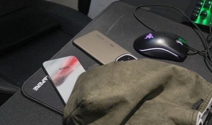 iQOO 15 Resmi Meluncur dengan Chipset Terbaru, Berikut Spesifikasinya