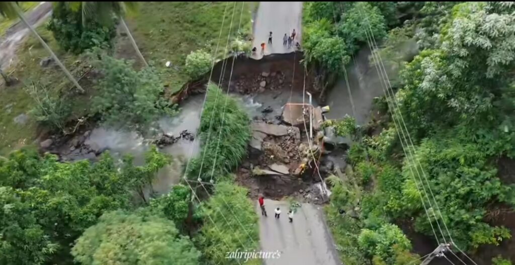 Jalan Provinsi Ambles, Warga Empat Lawang Diminta Waspada Melintasi Jalur Alternatif