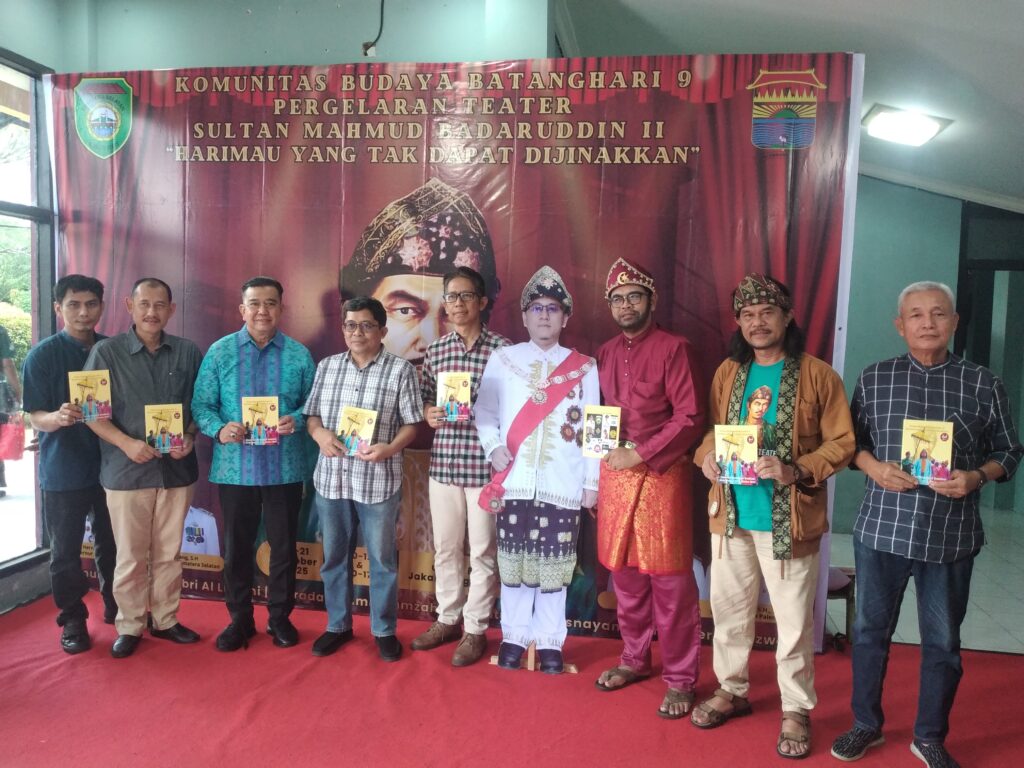 Teater Sultan Mahmud Badaruddin II: Harimau yang Tak Dapat Dijinakkan Diserbu Penonton, Dapat Pujian dari Sultan dan Pejabat Daerah