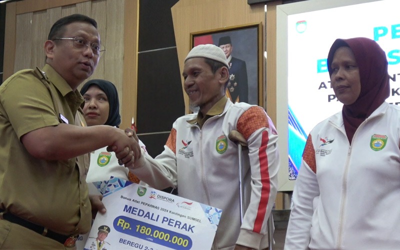 Pemprov Sumsel Bagikan Bonus Rp22,1 Miliar ke Ratusan Atlet Peparnas