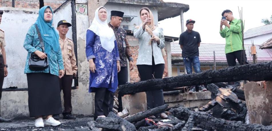 Air Mata Warga di Balik Puing, Putri Azizah Hadir Bawa Harapan