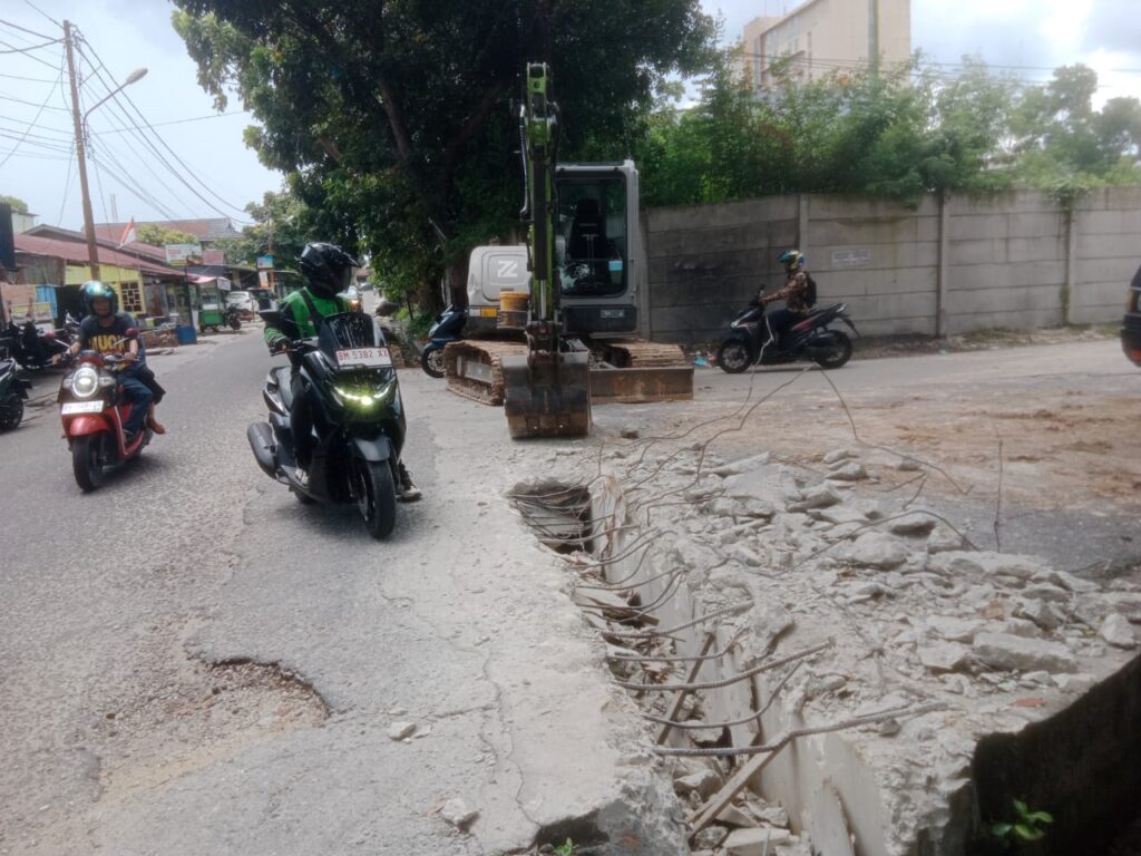 Imbas Tunda Bayar, Infrastruktur di Pekanbaru Dibongkar Kontraktor Sendiri