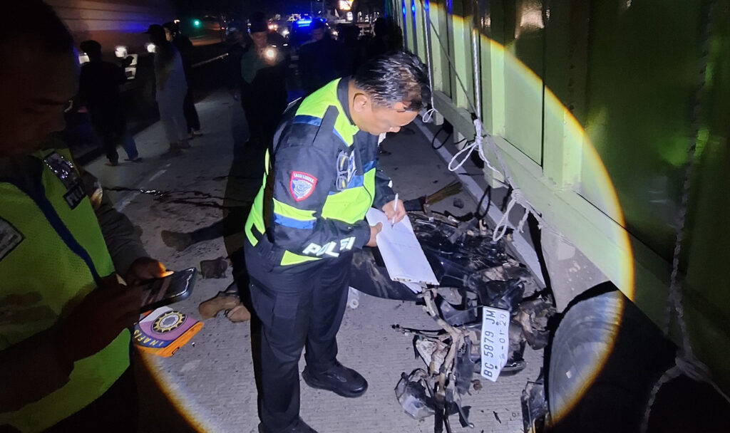 Motor Hantam Truk di SPBU AAL, Dua Pengendara Tewas di Tempat