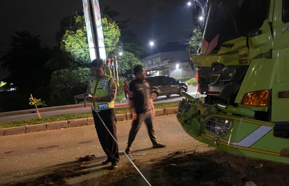 Rem Blong, Truk Tabrak Beruntun di Bypass Alang-Alang Lebar, Satu Pemotor Tewas di Tempat