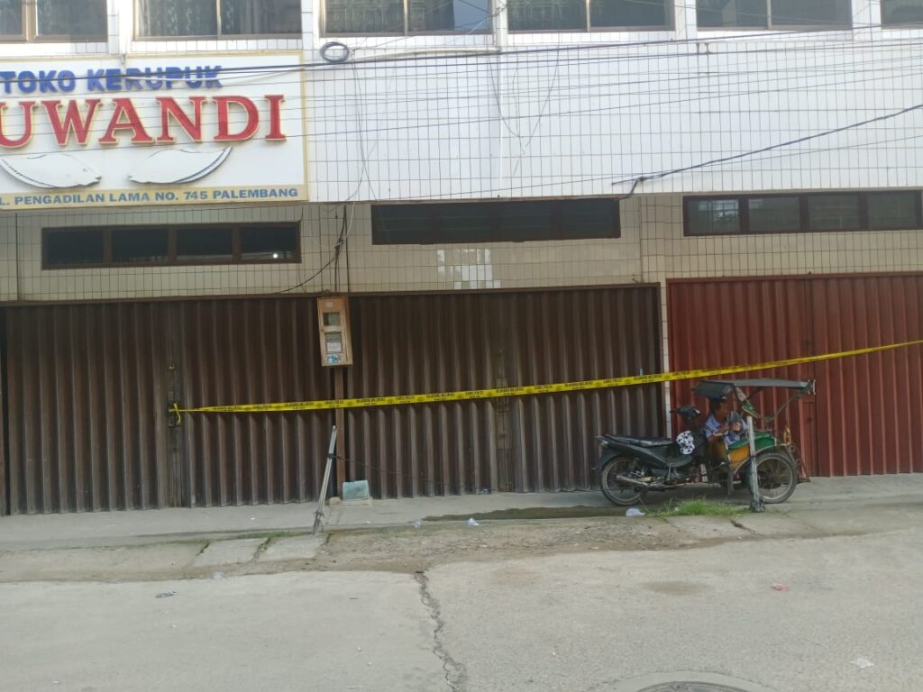 Detik-detik Perampok Satroni Toko Kerupuk di Palembang, Saksi Ungkap Pelaku Bawa Uang Korban Rp 3 juta