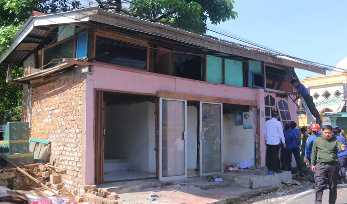 Berdiri di Lahan Kuburan, Satpol PP Palembang Bongkar Rumah dan Kios di Puncak Sekuning