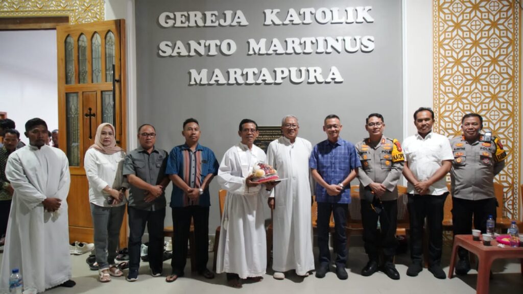 Wabup OKU Timur dan Kapolres Tinjau Pengamanan Ibadah Malam Natal