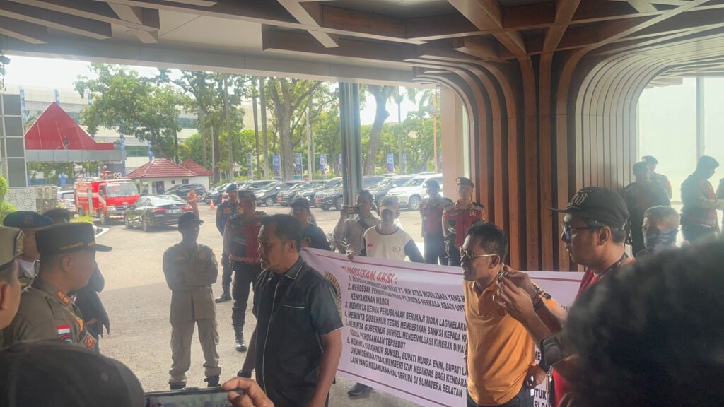 Skandal Truk Heavy Duty Melintas di Jalan Umum: SIRA Sebut Ada Pembiaran dari Dinas Perhubungan, Minta Gubernur dan APH Bertindak