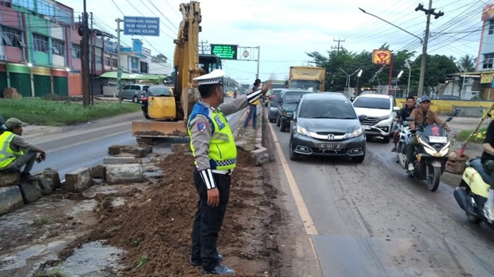 Perbaikan Terhambat, Jalintim Palembang–Betung Tetap Dibuka dengan Plat Baja