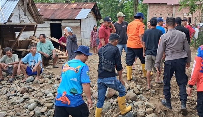 Sungai Kapuar Meluap, Desa Air Kelisar Empat Lawang Diterjang Banjir Bandang