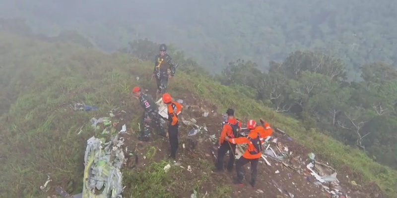 Serpihan Besar Pesawat ATR 42-500 Ditemukan di Lereng Gunung Bulusaraung