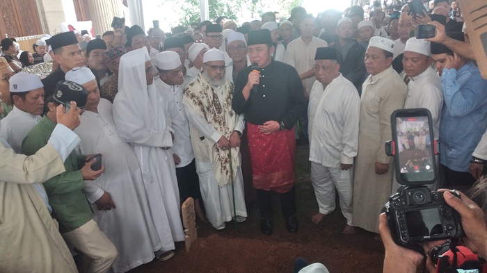 Ribuan Jamaah Iringi Pemakaman Crazy Rich Haji Halim Ali di Palembang
