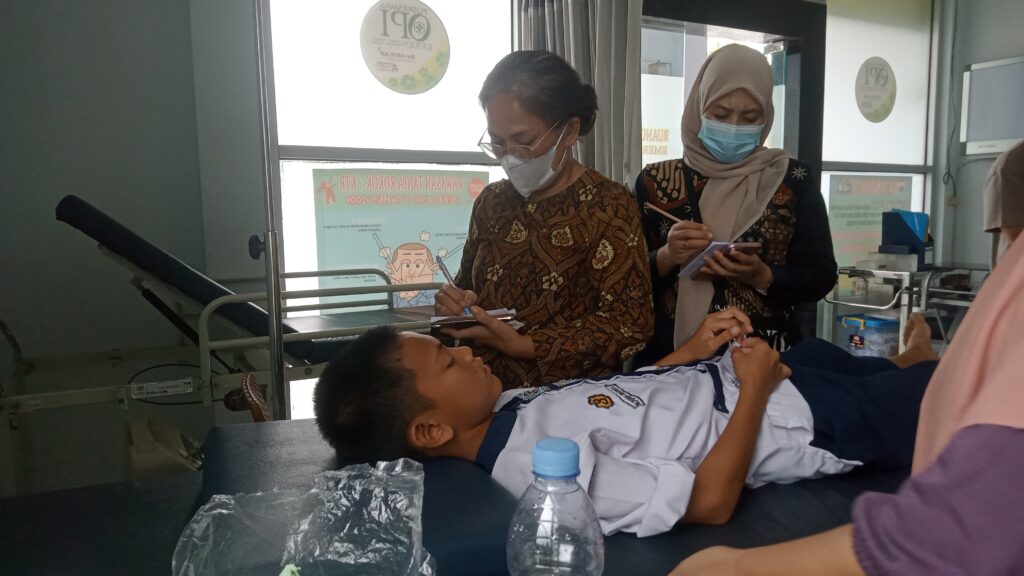 Makan Roti MBG, Dua Pelajar SMP Palembang Alami Mual dan Muntah