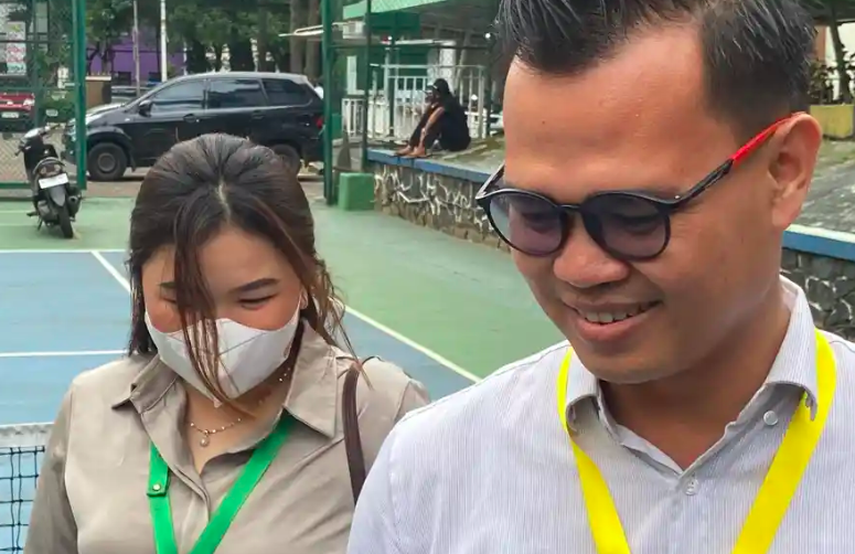 Sempat Menghilang 9 Hari, Putri Mpok Alpa Hadiri Sidang Ahli Waris di PA Jakarta Selatan
