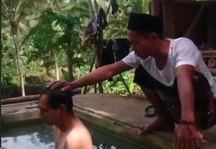 Padepokan di Cianjur Bantah Ritual Mandi ‘Celup’ Sesat