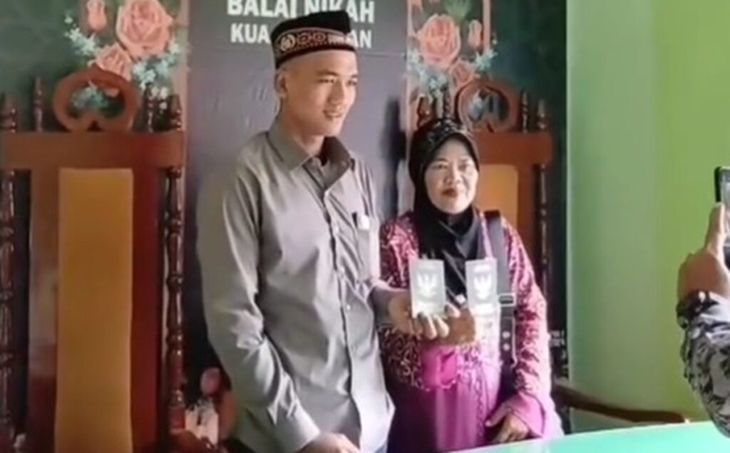 Beda Usia 28 Tahun, Ini Cerita Ahmad Suryatna Nikahi Sisri