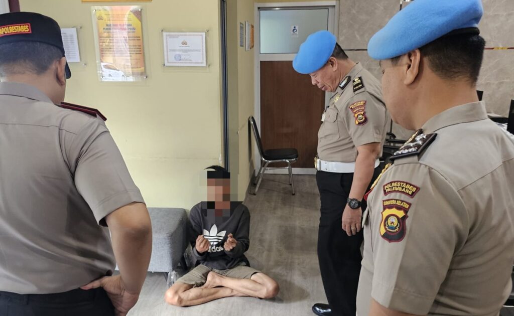 Melintas Depan Polrestabes Palembang Bawa Sajam, Warga Lampung Diringkus