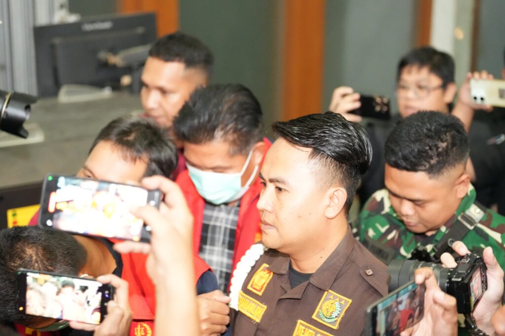 Diduga Terima Suap Rp1,6 Miliar, Oknum Anggota DPRD Muara Enim Beli Mobil Alphard Hingga di OTT Kejati Sumsel
