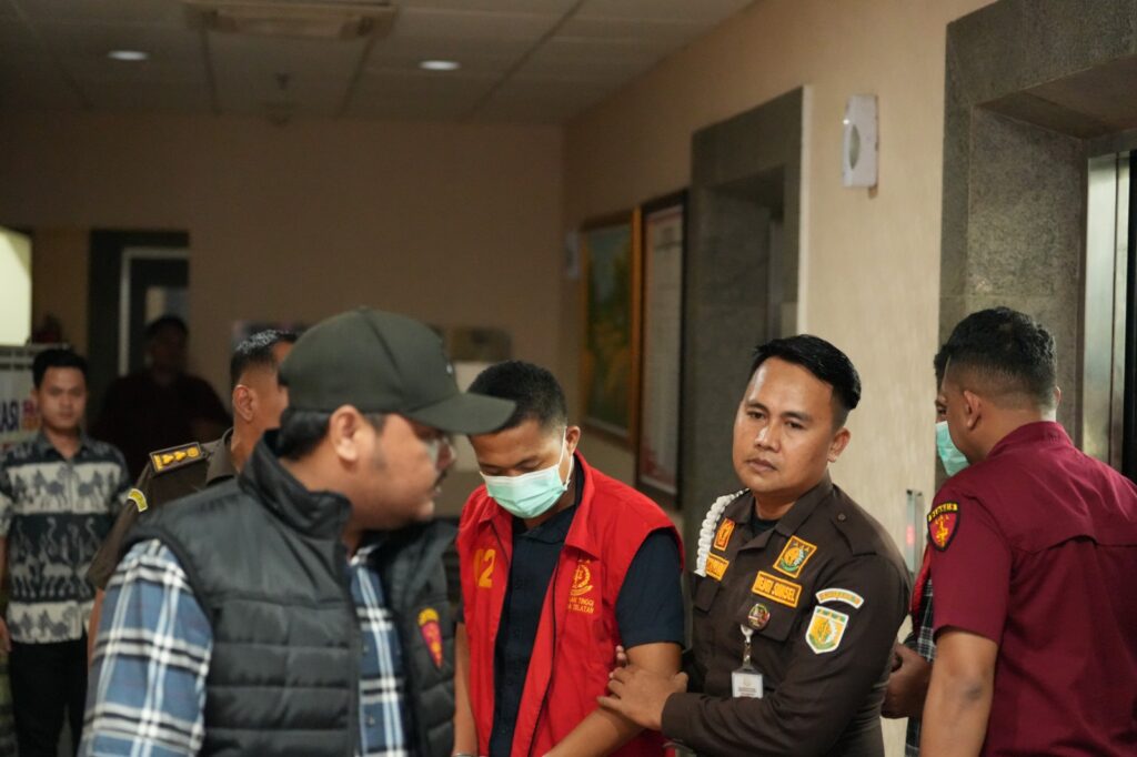 Oknum Anggota DPRD Muara Enim dan Anak Terkena OTT Kejati Sumsel