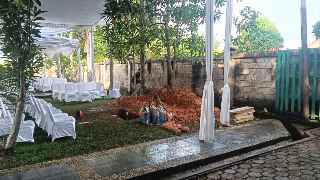 Suasana Pemakaman Mantan Gubernur Sumsel Alex Noerdin di TPU Kebun Bunga Palembang, Berikut Linknya