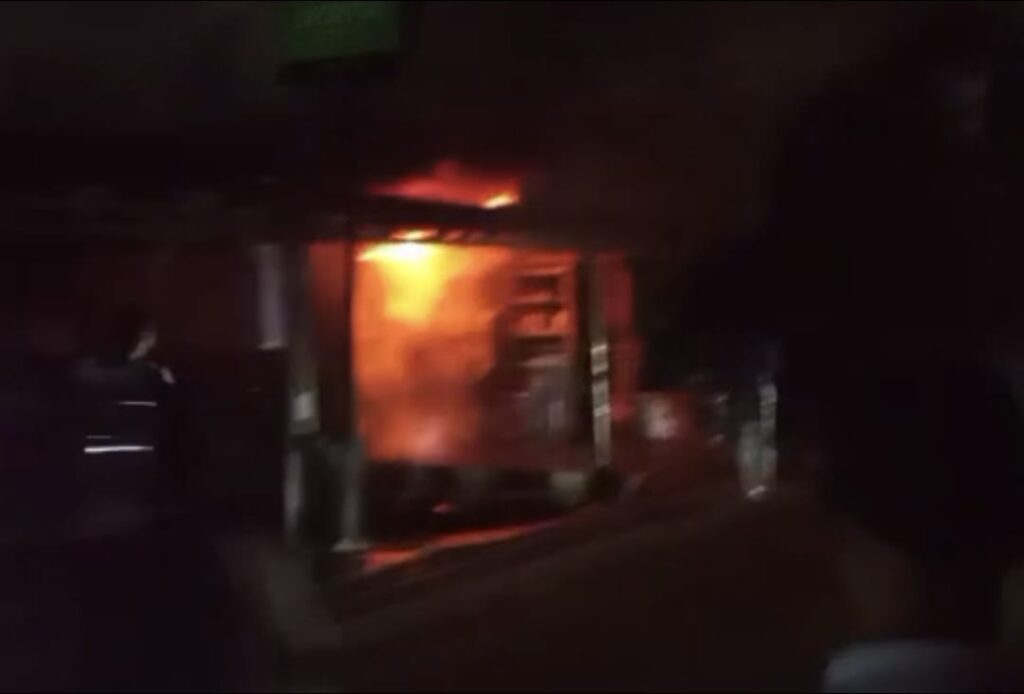 Diduga Korsleting Listrik, Bengkel Motor di Gandus Terbakar Usai Terdengar Suara Ledakan