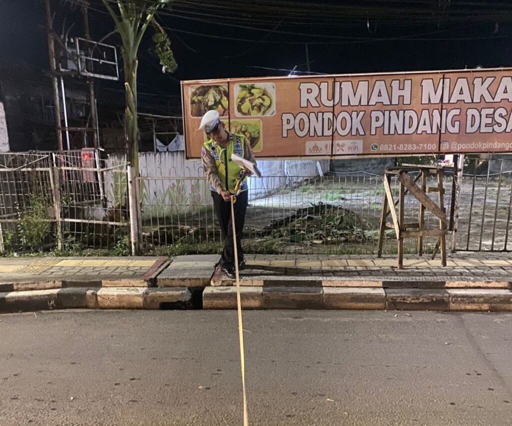 Hindari Mobil, Pengendara Perempuan di Palembang Diserempet Fuso Hingga Tewas