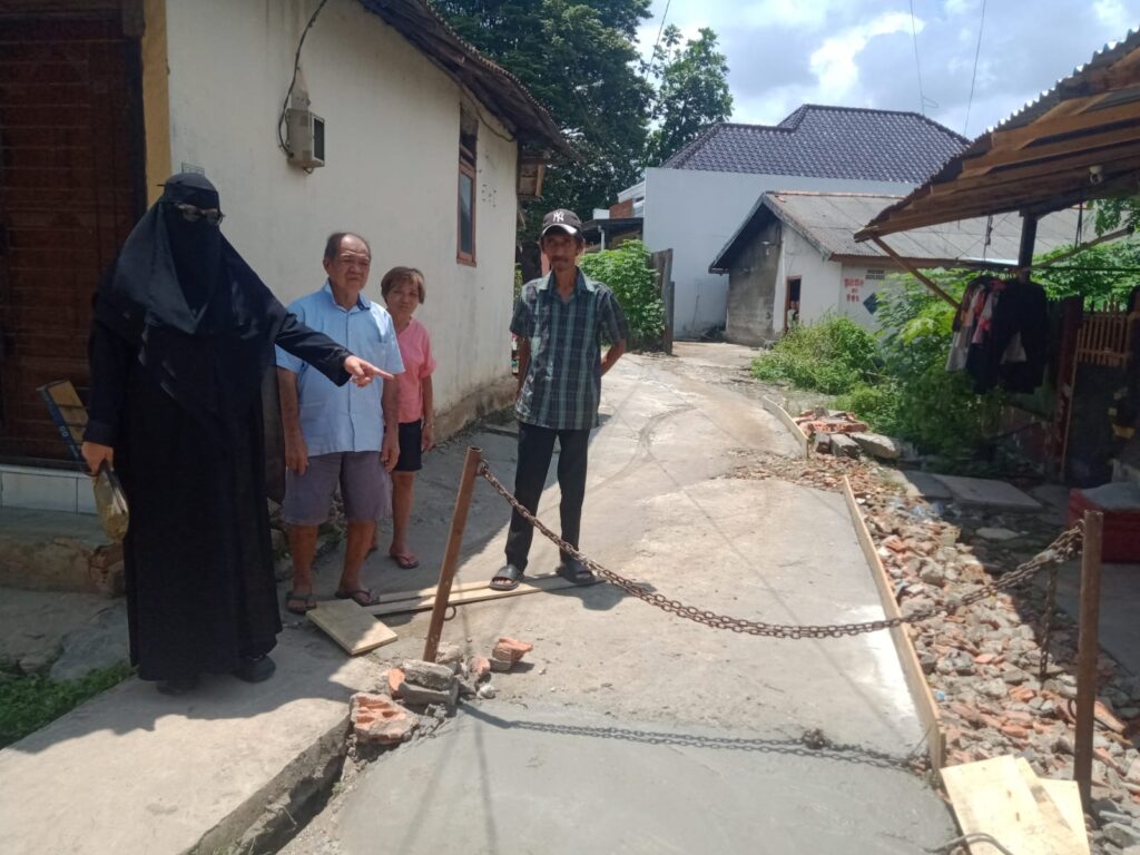 Sempat Dibongkar Satpol PP, Akses Jalan Tujuh Rumah di Jalan Putri Rambut Selako Kembali Ditutup