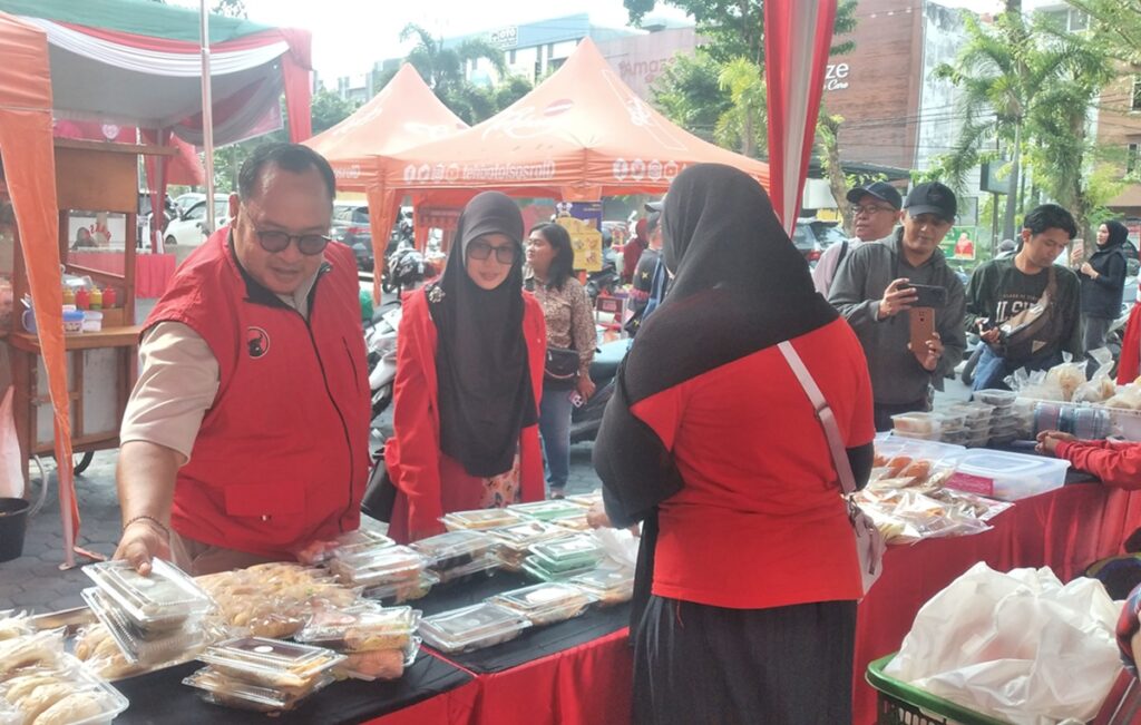 DPD PDI Perjuangan Sumsel Gelar Bazar Ramadan, UMKM Diberi Lapak Gratis dan Sembako Tebus Murah