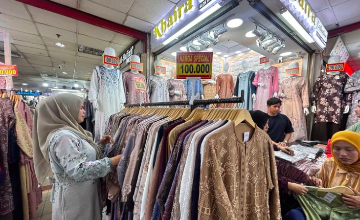 Berburu Baju Lebaran di Tanah Abang, Kakak Beradik Asal Serang Rela Berangkat Subuh