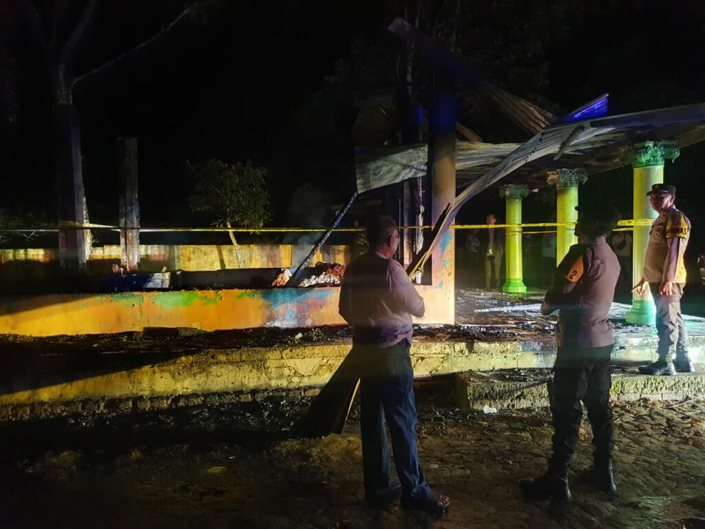 Kebakaran Makam Keramat Puyang Ratu Pase di Prabumulih, Kerugian Capai Rp15 Juta