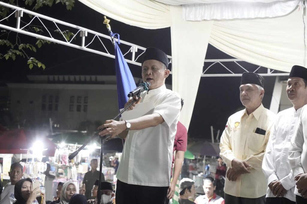 Bupati Enos Lepas 437 JCH OKU Timur Menuju Tanah Suci, Jemaah Termuda 18 Tahun