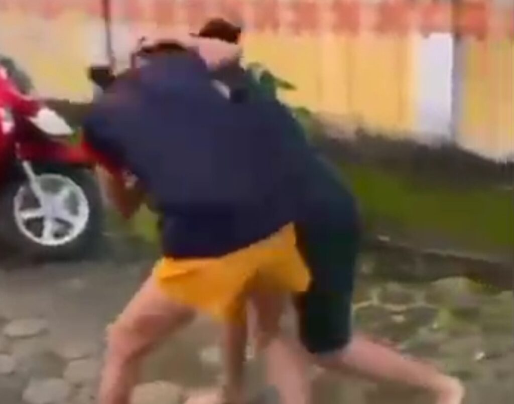 Viral! Dua Remaja Putri di Palembang Duel Saling Tarik Rambut