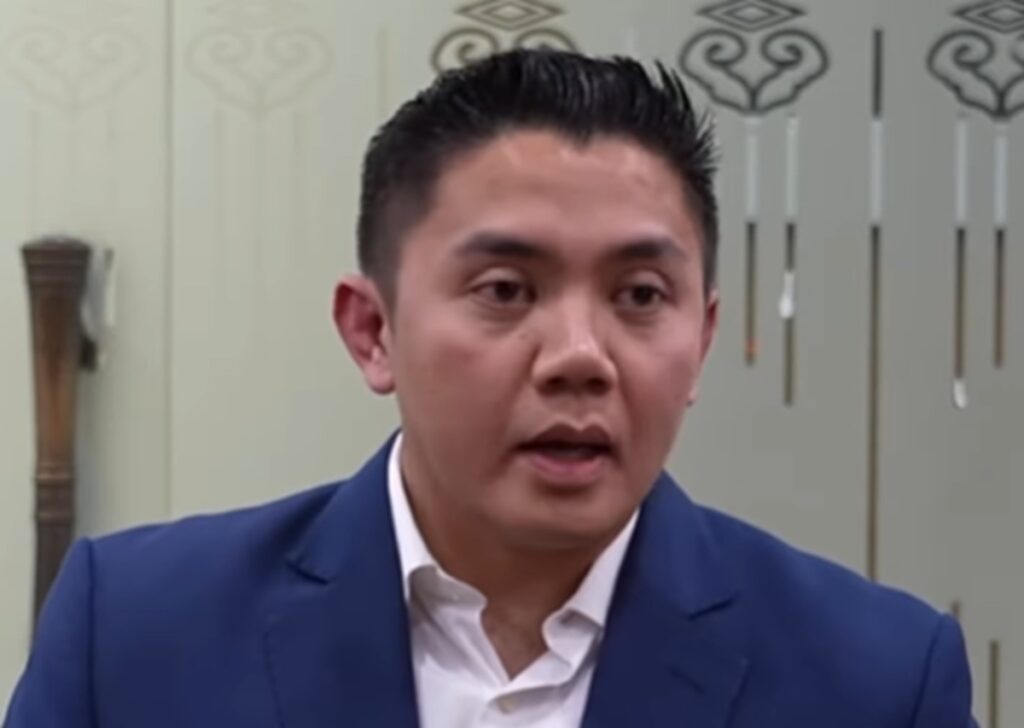 Teddy Jadi Sorotan Usai Video di LRT Viral, Ternyata Sedang Atur Penumpang Disabilitas