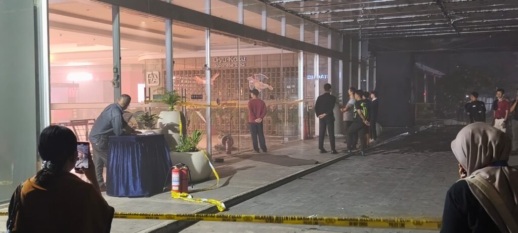 Restoran Jepang di Palembang Indah Mall Terbakar, Pengunjung Berhamburan Menyelamatkan Diri
