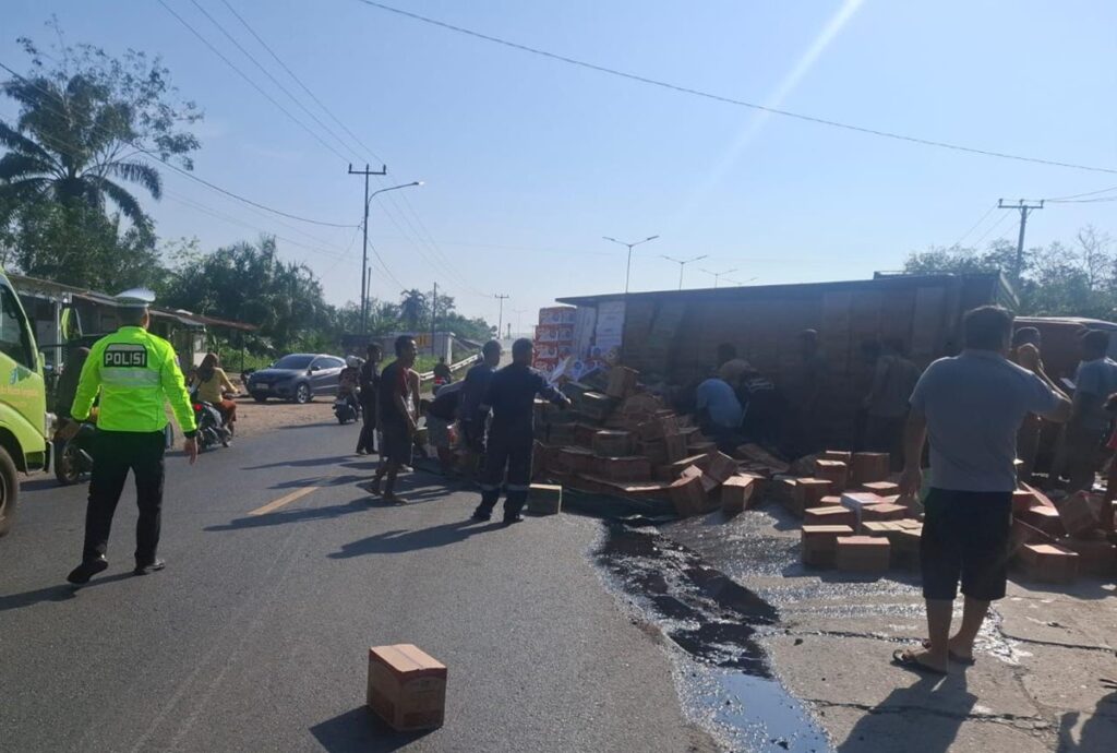 Rem Blong, Pasutri di Muara Enim Tewas Tertimpa Truk