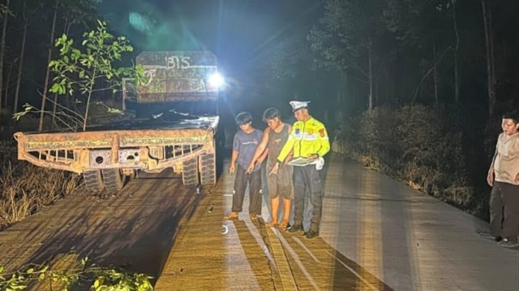 Tabrak Buntut Truk Tronton, Pemotor Asal PALI Tewas Alami Luka di Kepala