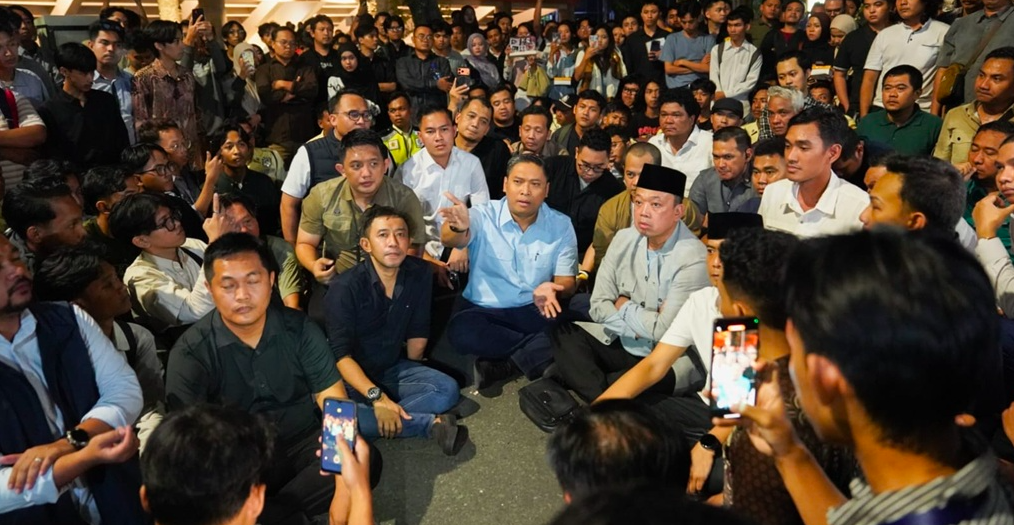 Guntur Romli Bela Protes Mahasiswa UGM: Itu Bukan Dialog, Tapi Monolog Penguasa