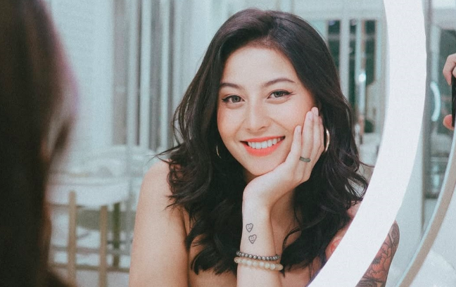 Awkarin Kembalikan Uang Saku dari Hanania Travel, Serahkan kepada Penyidik