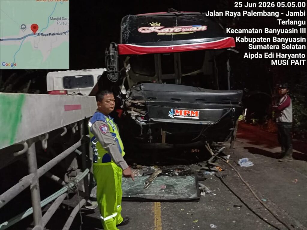 Bus AKAP dan Truk Trailer Adu Kambing di Banyuasin, Penumpang Histeris