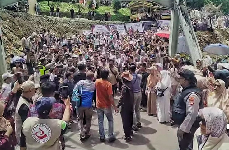 Jalan Nasional Rusak Tak Kunjung Diperbaiki, Warga Aceh Patungan Rp1 Miliar Bangun Sendiri