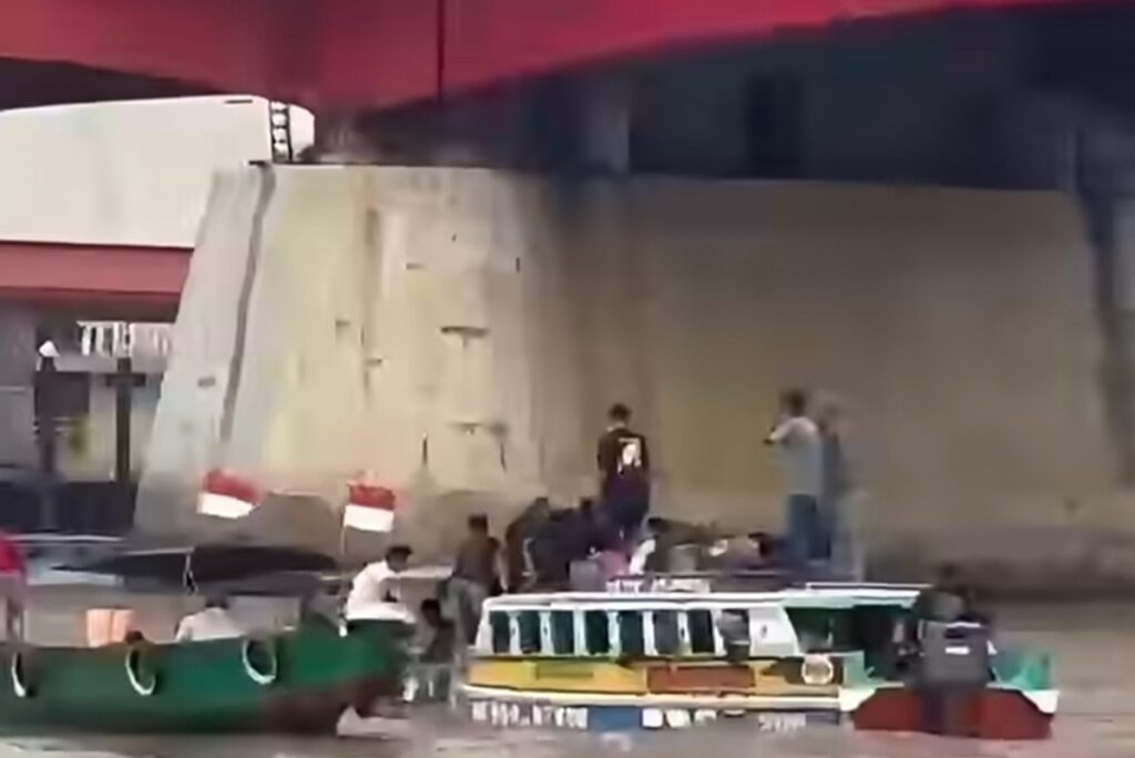 Kecelakaan Lalu lintas Perairan di Sungai Musi, Speedboat 40 PK Bermuatan 11 Penumpang Terbalik