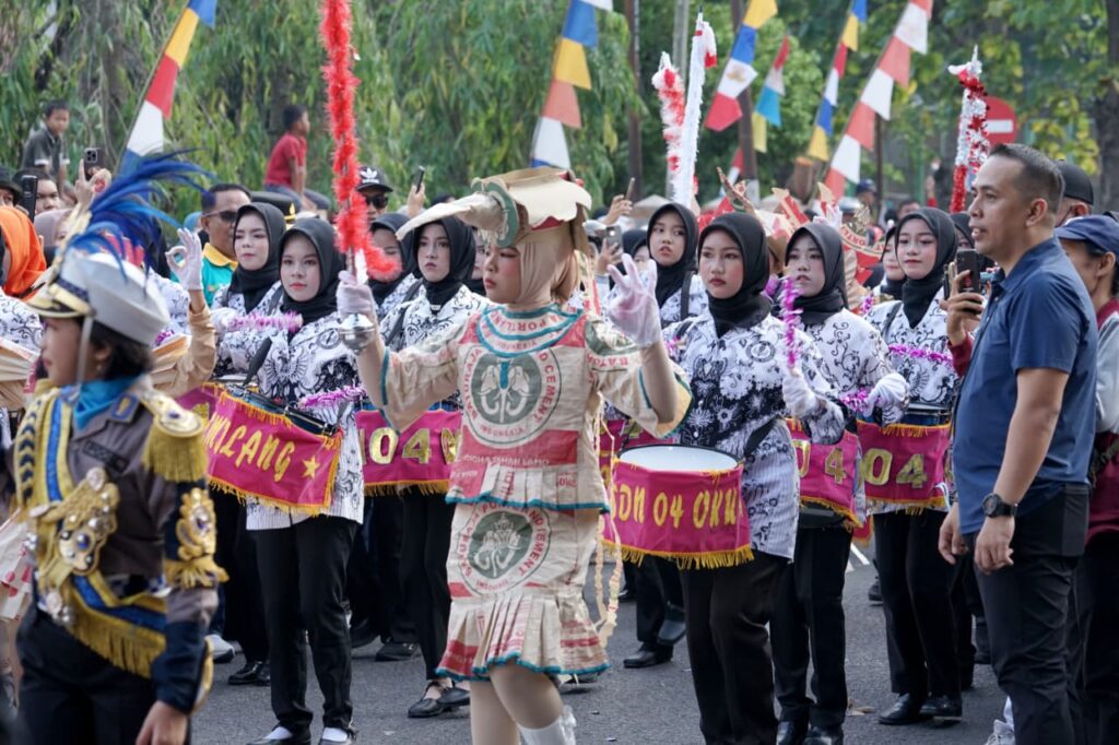 47 Drum Band Pelajar Semarakkan HUT OKU ke-116, Ribuan Warga Padati Rute Karnaval