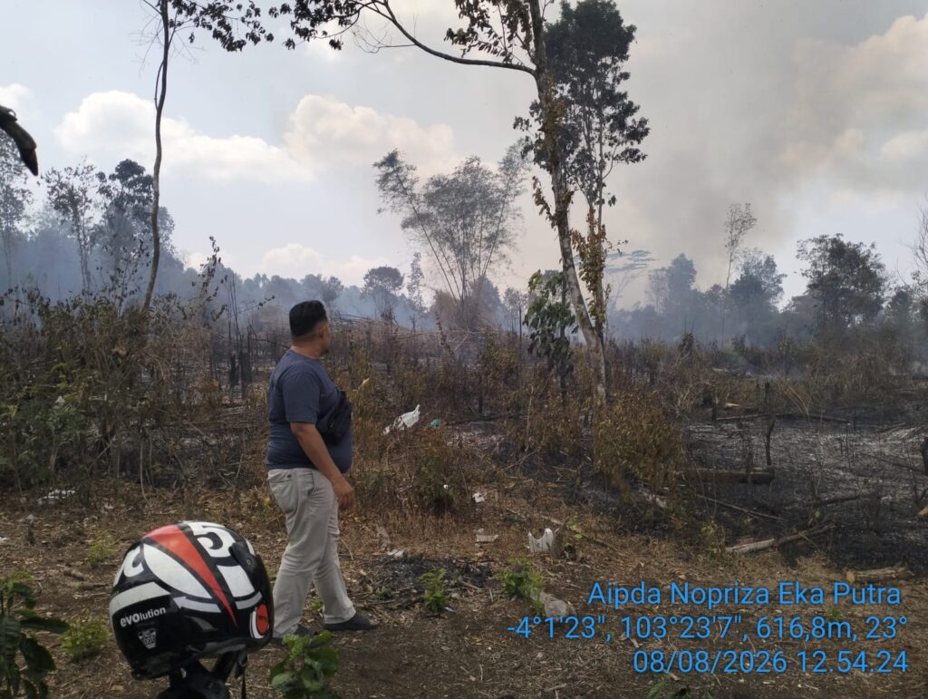 Lima Hektare Lahan Terbakar di Pinggir Runway Bandara Atung Bungsu