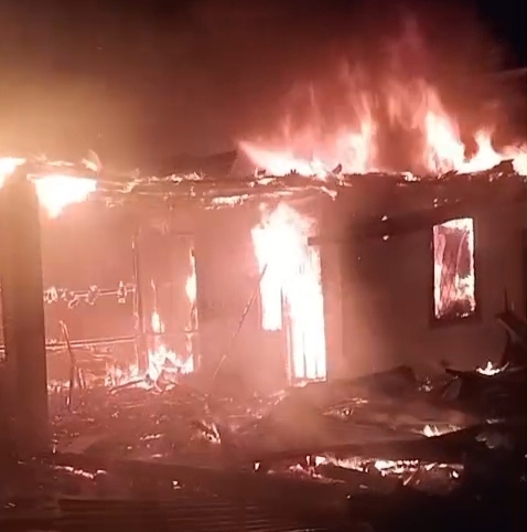 Korsleting Listrik Diduga Picu Kebakaran di Empat Lawang, Satu Rumah Ludes, Dua Lainnya Rusak